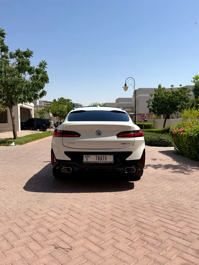 BMW X4 xDrive30i M Sport 2023 GCC Specs - Pristine Condition - Image 4