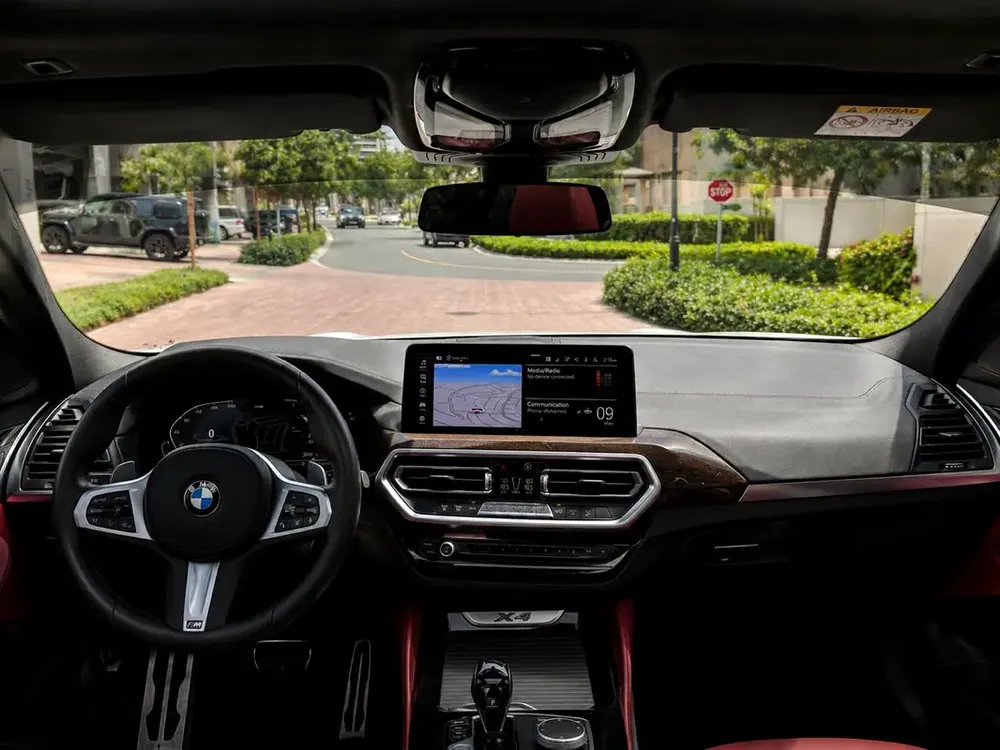 BMW X4 xDrive30i M Sport 2023 GCC Specs - Pristine Condition - Image 6