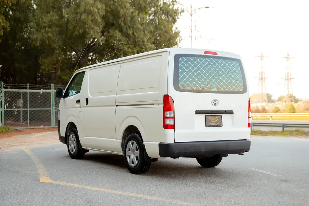 Toyota Hiace Standard Roof | Delivery Van | GCC Specs | Ref#T42275 - Image 4
