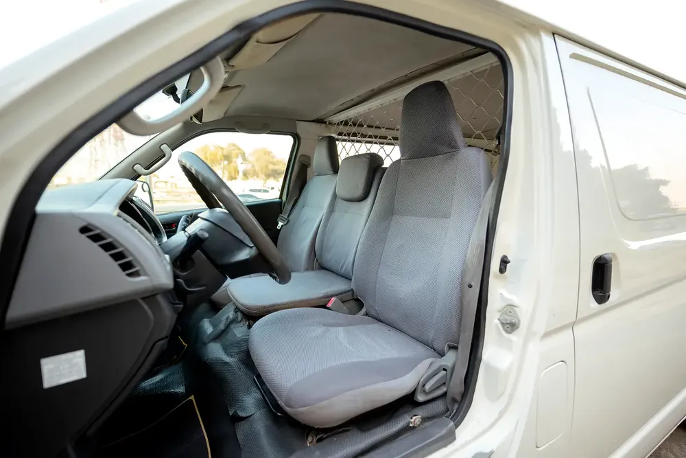 Toyota Hiace Standard Roof | Delivery Van | GCC Specs | Ref#T42275 - Image 9
