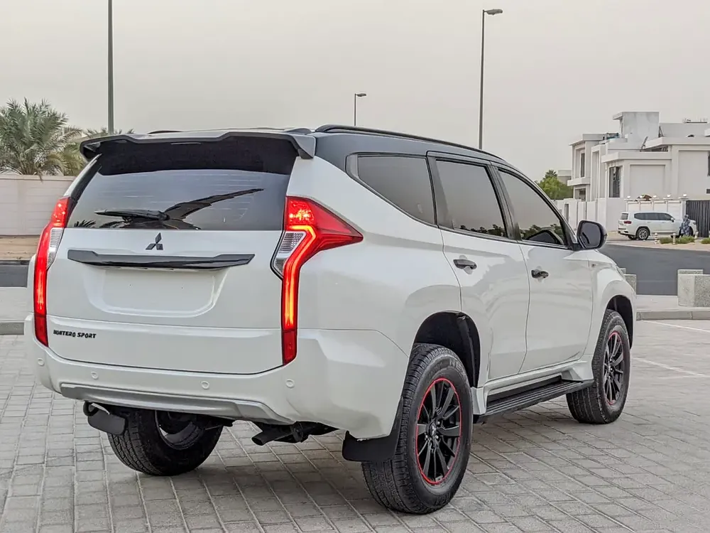 MITSUBISHI MONTERO SPORT 2019 GLS 4WD FULL OPTION GCC IN EXCELLENT CONDITION - Image 10