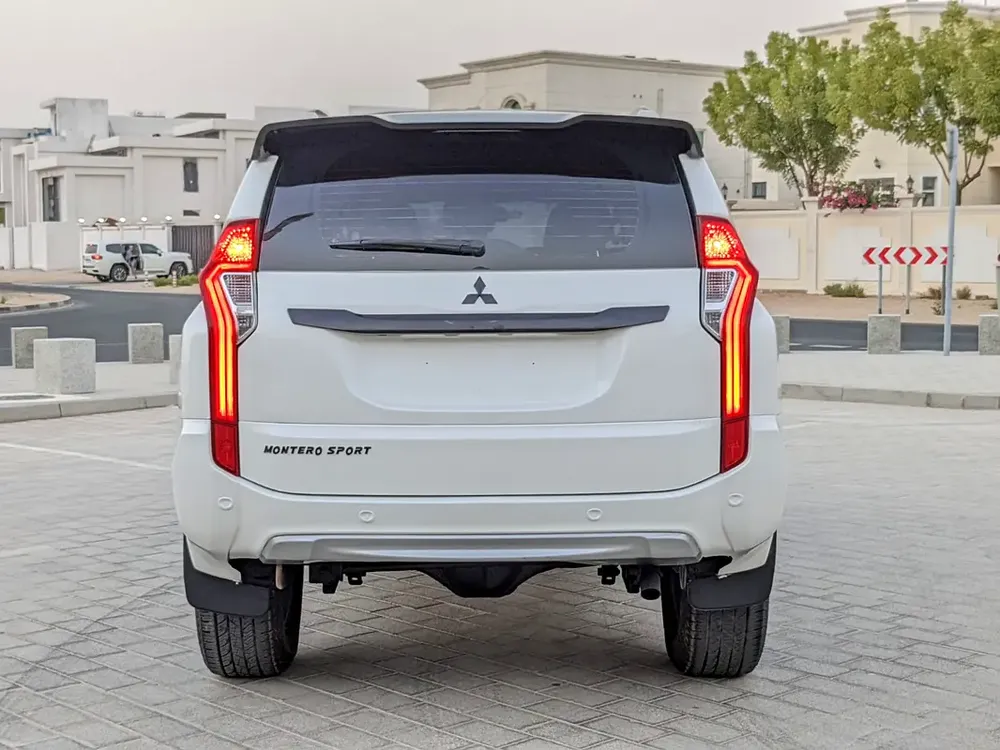 MITSUBISHI MONTERO SPORT 2019 GLS 4WD FULL OPTION GCC IN EXCELLENT CONDITION - Image 12