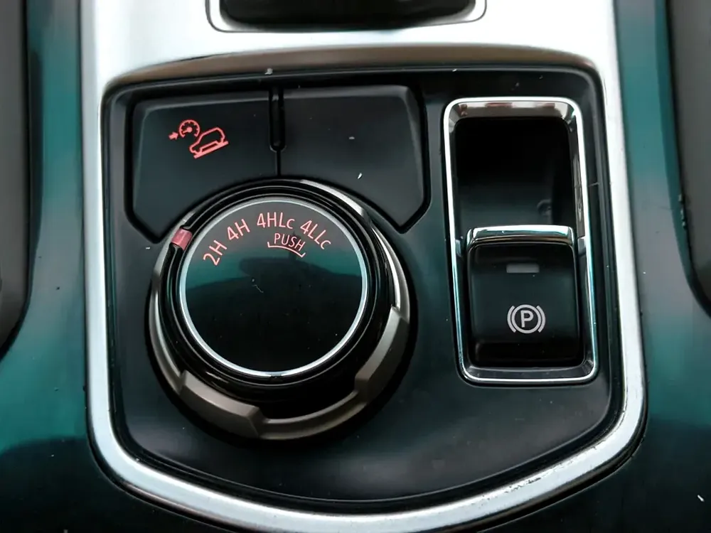 MITSUBISHI MONTERO SPORT 2019 GLS 4WD FULL OPTION GCC IN EXCELLENT CONDITION - Image 4