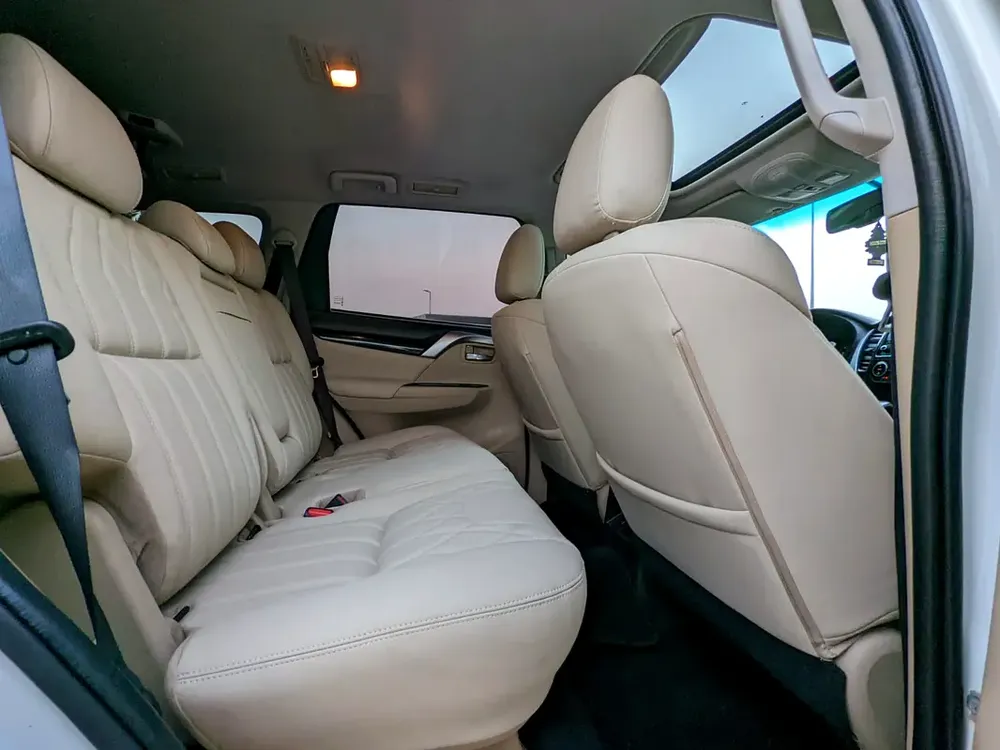 MITSUBISHI MONTERO SPORT 2019 GLS 4WD FULL OPTION GCC IN EXCELLENT CONDITION - Image 5