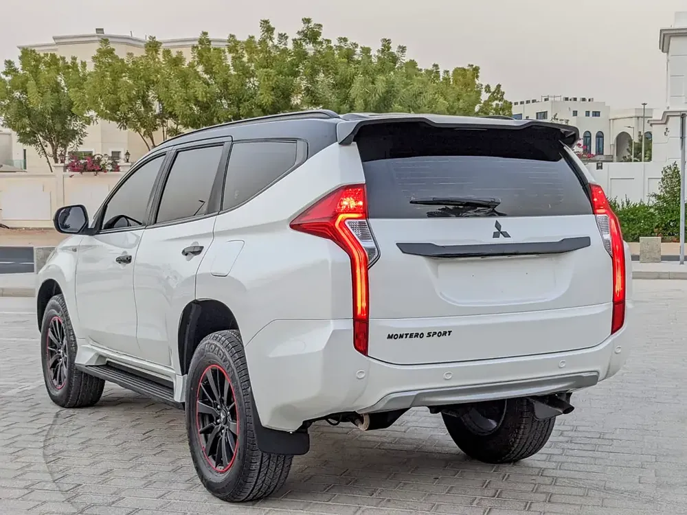MITSUBISHI MONTERO SPORT 2019 GLS 4WD FULL OPTION GCC IN EXCELLENT CONDITION - Image 8