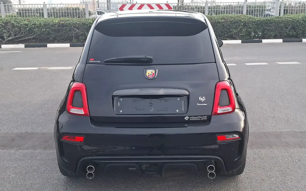 ABARTH 695 TURISMO 2023 FREE SERVICES + WARRANTY AGENCY AL GHANDI +ORGINAL PAINT 100% 1ST OWNER - Image 5