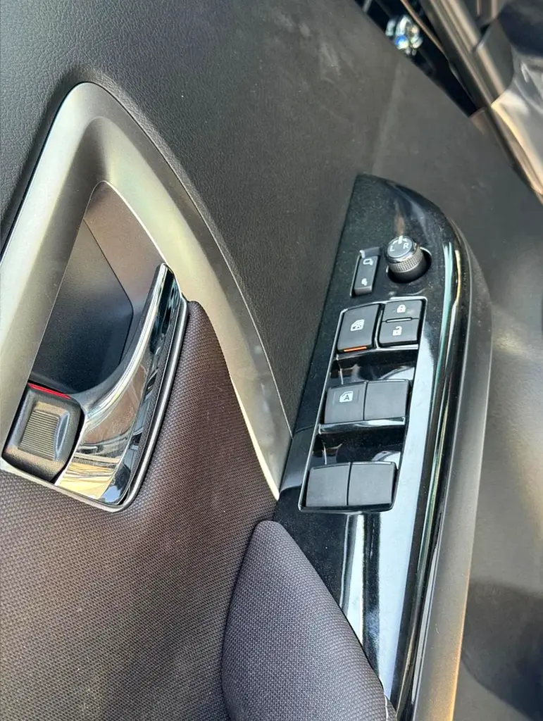 TOYOTA FORTUNER 2.7L PETROL 2025 - Image 5