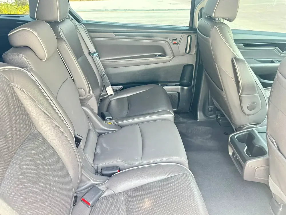 2021 Honda Odyssey Touring V6 in Excellent Condition - Image 10