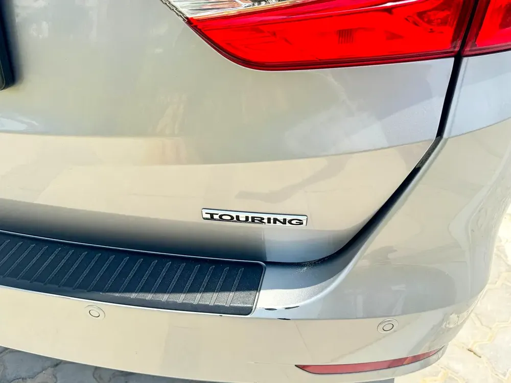 2021 Honda Odyssey Touring V6 in Excellent Condition - Image 12