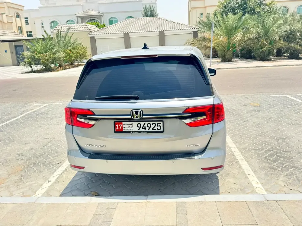 2021 Honda Odyssey Touring V6 in Excellent Condition - Image 7