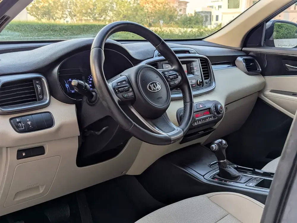 Kia Sorento 2016 GCC V6 Premium Condition 7 Seater Perfect Inside Out Low KM Family SUV - Image 10