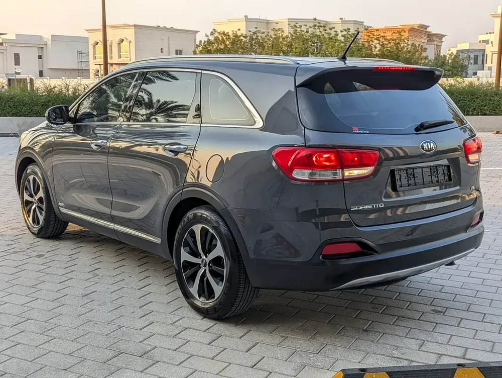 Kia Sorento 2016 GCC V6 Premium Condition 7 Seater Perfect Inside Out Low KM Family SUV - Image 15