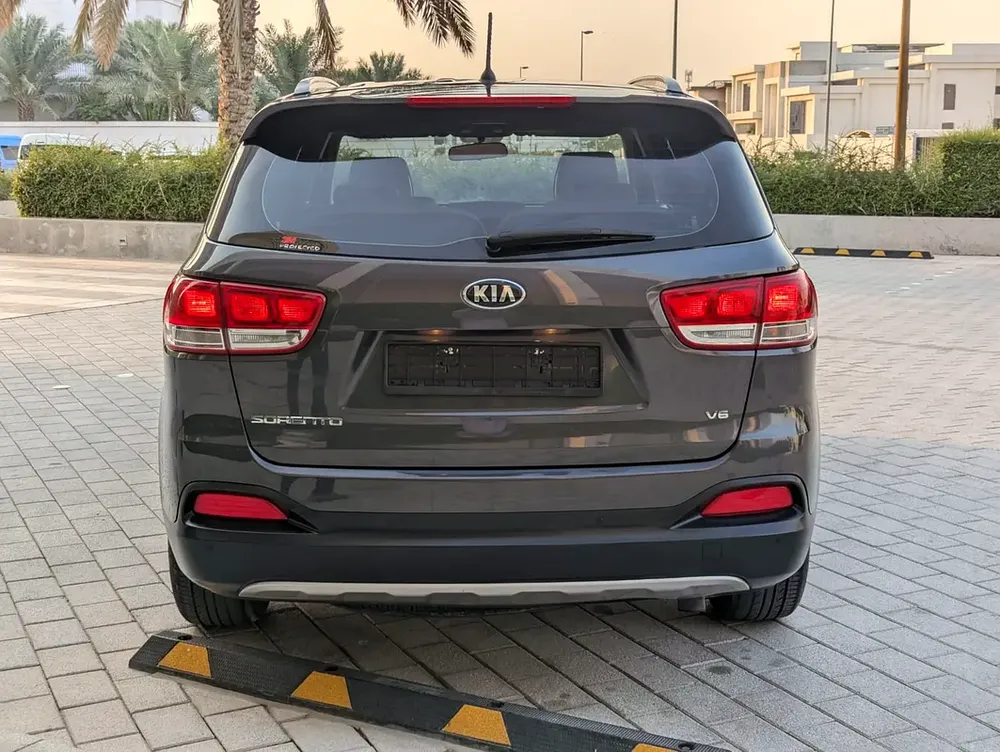 Kia Sorento 2016 GCC V6 Premium Condition 7 Seater Perfect Inside Out Low KM Family SUV - Image 16