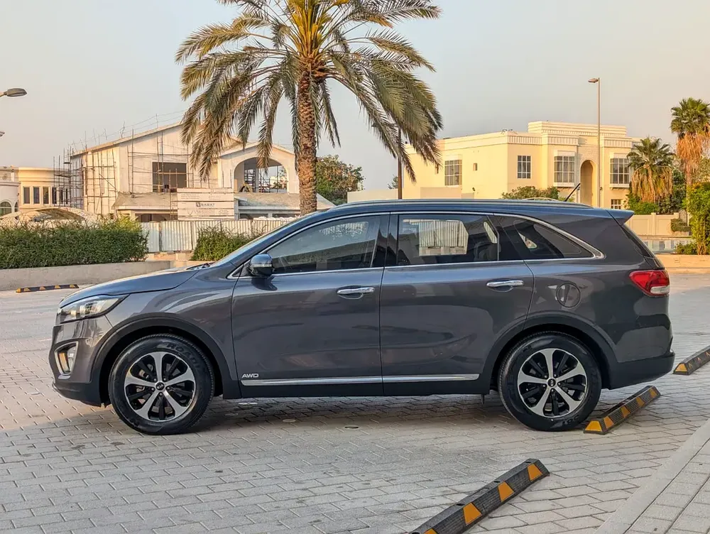 Kia Sorento 2016 GCC V6 Premium Condition 7 Seater Perfect Inside Out Low KM Family SUV - Image 17