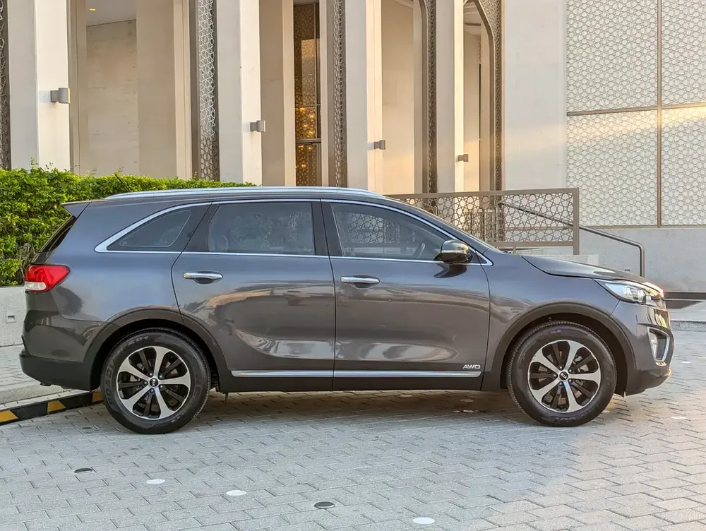 Kia Sorento 2016 GCC V6 Premium Condition 7 Seater Perfect Inside Out Low KM Family SUV - Image 18