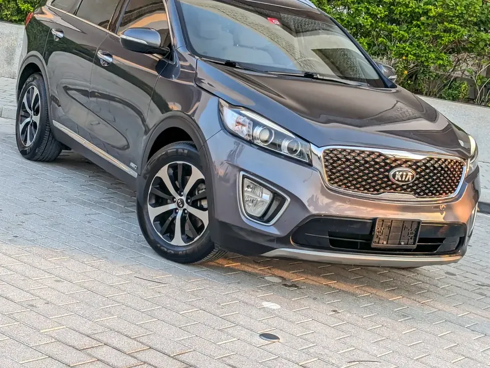 Kia Sorento 2016 GCC V6 Premium Condition 7 Seater Perfect Inside Out Low KM Family SUV - Image 5