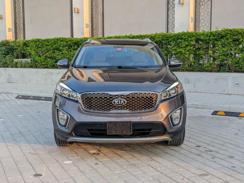 Kia Sorento 2016 GCC V6 Premium Condition 7 Seater Perfect Inside Out Low KM Family SUV - Image 6