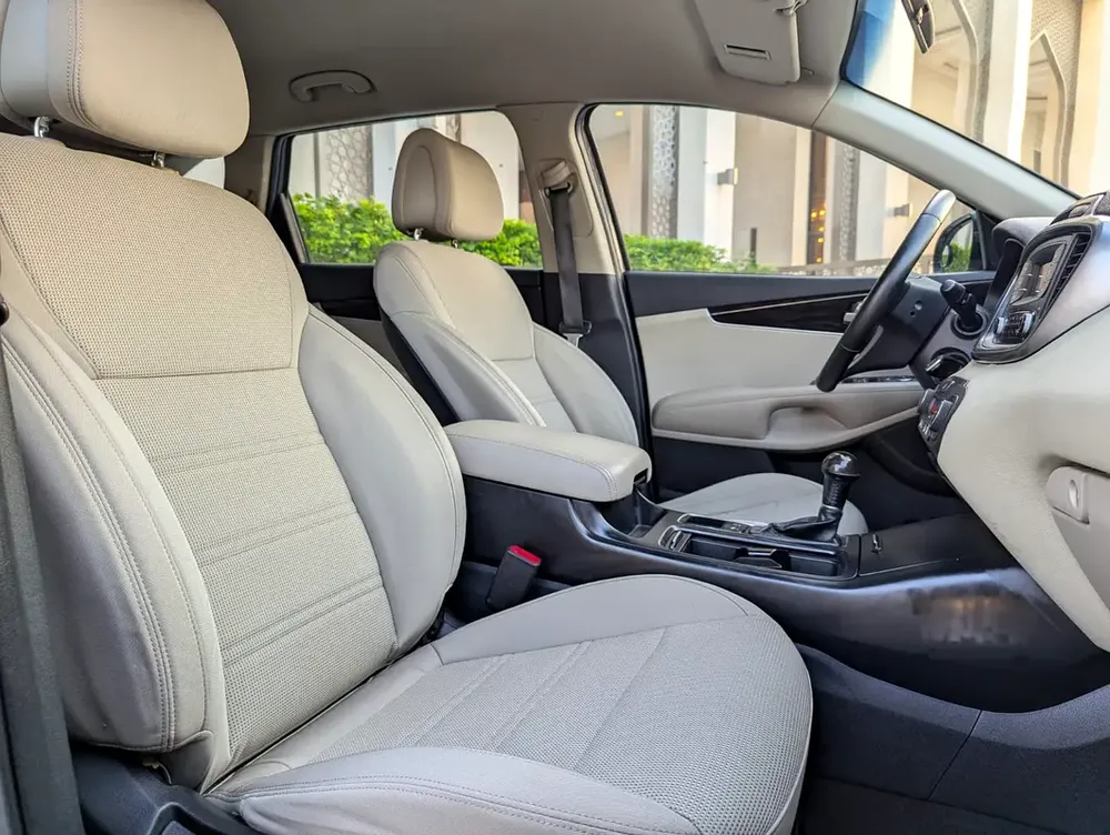 Kia Sorento 2016 GCC V6 Premium Condition 7 Seater Perfect Inside Out Low KM Family SUV - Image 7