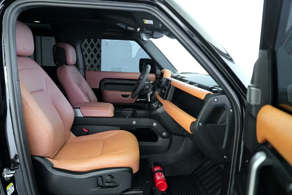 DEFENDER 90 V8 P525 EDITION | GCC | WARRANTY + SERVICE DEC 2027 - Image 11