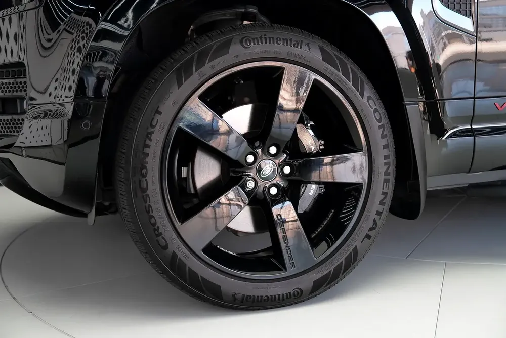 DEFENDER 90 V8 P525 EDITION | GCC | WARRANTY + SERVICE DEC 2027 - Image 6