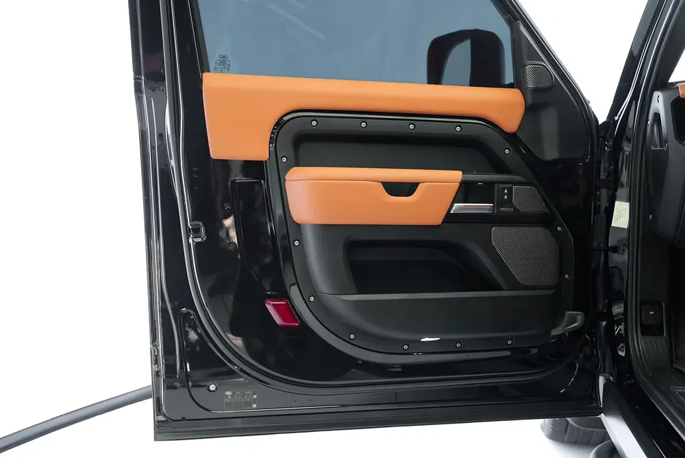 DEFENDER 90 V8 P525 EDITION | GCC | WARRANTY + SERVICE DEC 2027 - Image 7