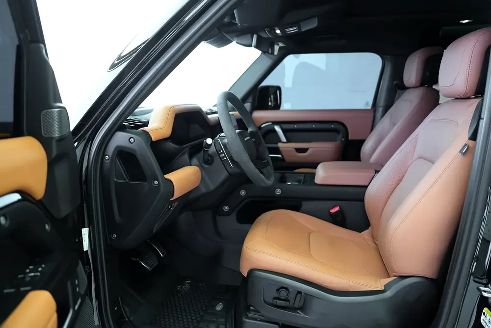 DEFENDER 90 V8 P525 EDITION | GCC | WARRANTY + SERVICE DEC 2027 - Image 9