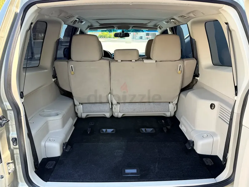 2015 Mitsubishi pajero GLS 3.5 GCC Expat owned no accidents only 136,000 kms 5 door 7 seats - Image 10