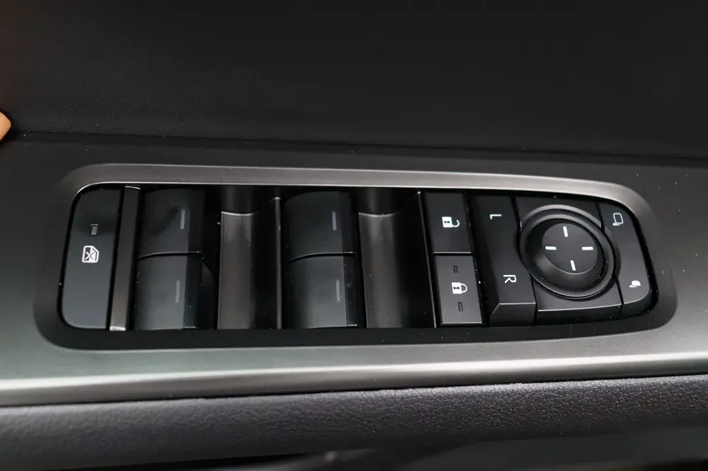 **Special offer** 2024 UXh SUV H 2.0L CVT Premier - Image 18