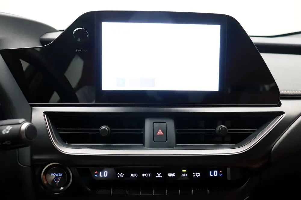 **Special offer** 2024 UXh SUV H 2.0L CVT Premier - Image 8