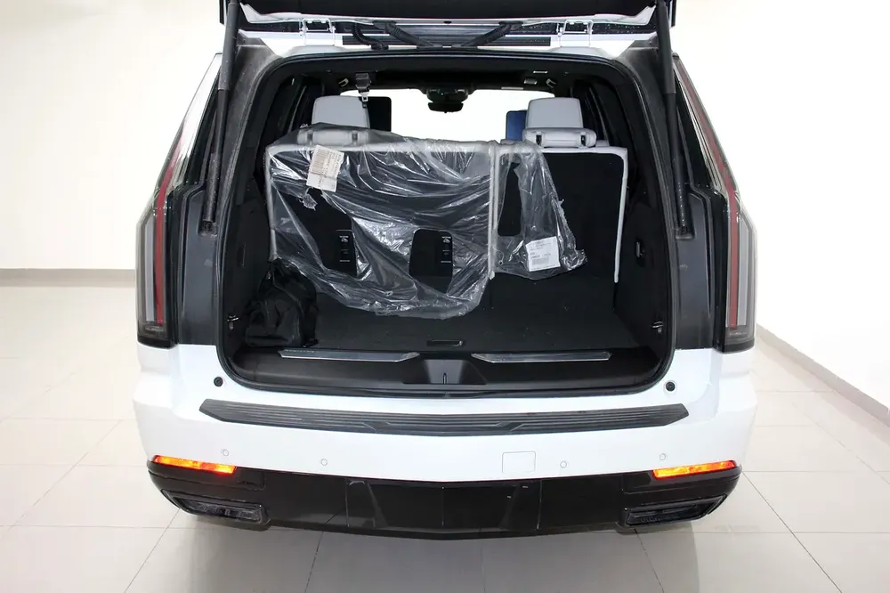 2025 Cadillac Escalade Sport Platinum | GCC Specs - Image 6