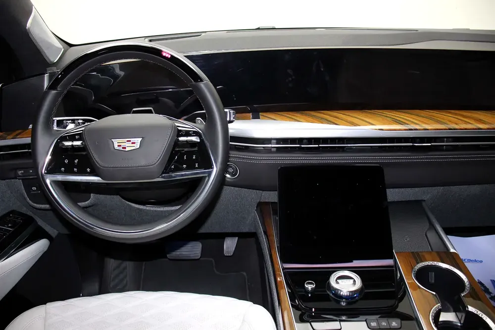 2025 Cadillac Escalade Sport Platinum | GCC Specs - Image 7