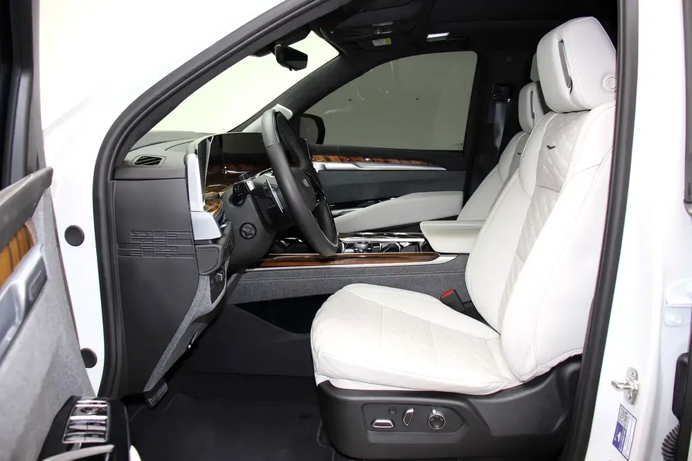 2025 Cadillac Escalade Sport Platinum | GCC Specs - Image 8