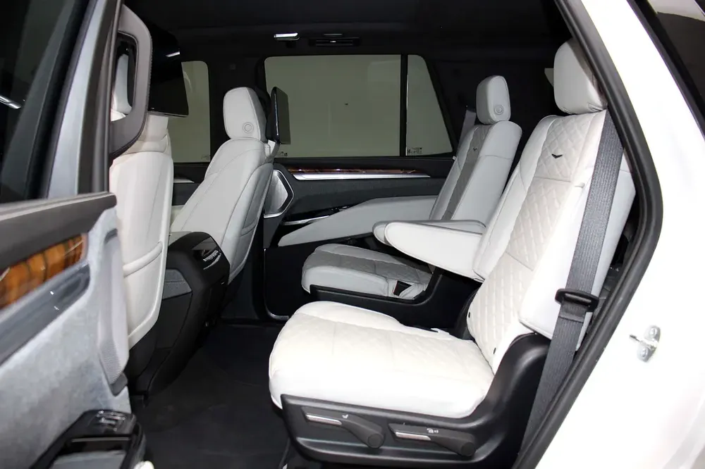 2025 Cadillac Escalade Sport Platinum | GCC Specs - Image 9