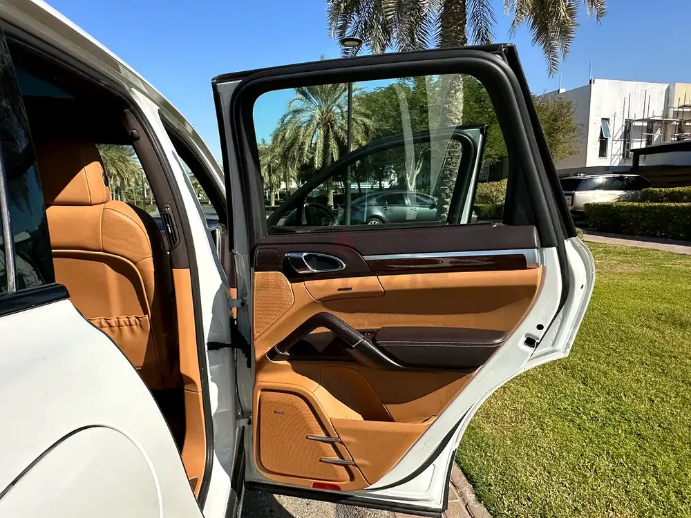 Porsche Cayenne S 2012 | GCC Specs | V8 Performance - Image 8