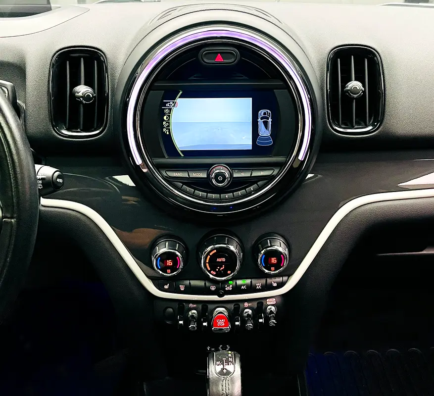 COUNTRYMAN S / SUNROOF +  LEATHER SEATS + NAVIGATION + LED LIGHT + PREMIUM SOUND SYSTEM - Image 10