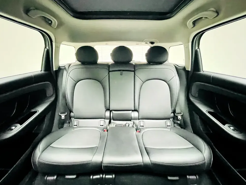COUNTRYMAN S / SUNROOF +  LEATHER SEATS + NAVIGATION + LED LIGHT + PREMIUM SOUND SYSTEM - Image 19