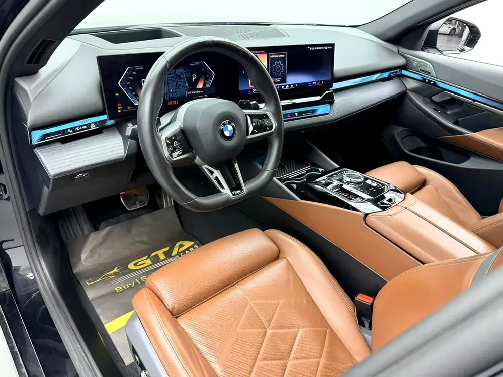 2025 BMW 530i M Sport, BMW Warranty+Service Contract+Full Service History, Full PPF, GCC - Image 11