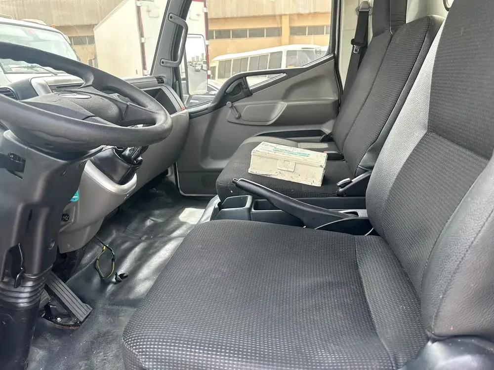 MITSUBISHI CANTER 2017 CHILLER BOX GCC SPECS - Image 7