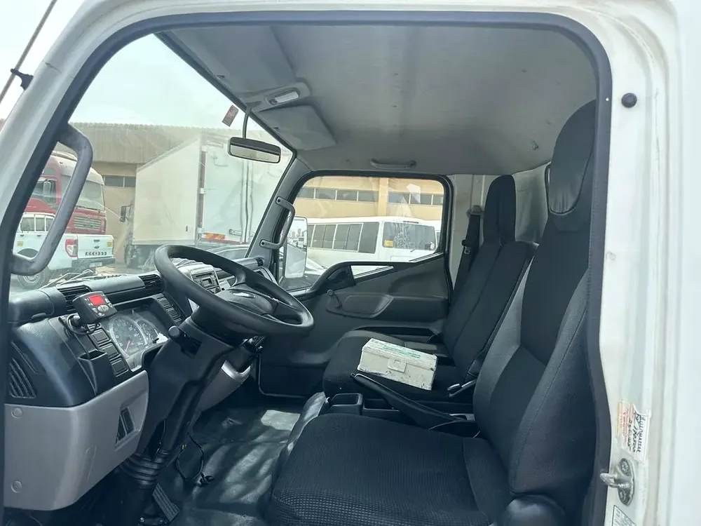 MITSUBISHI CANTER 2017 CHILLER BOX GCC SPECS - Image 9