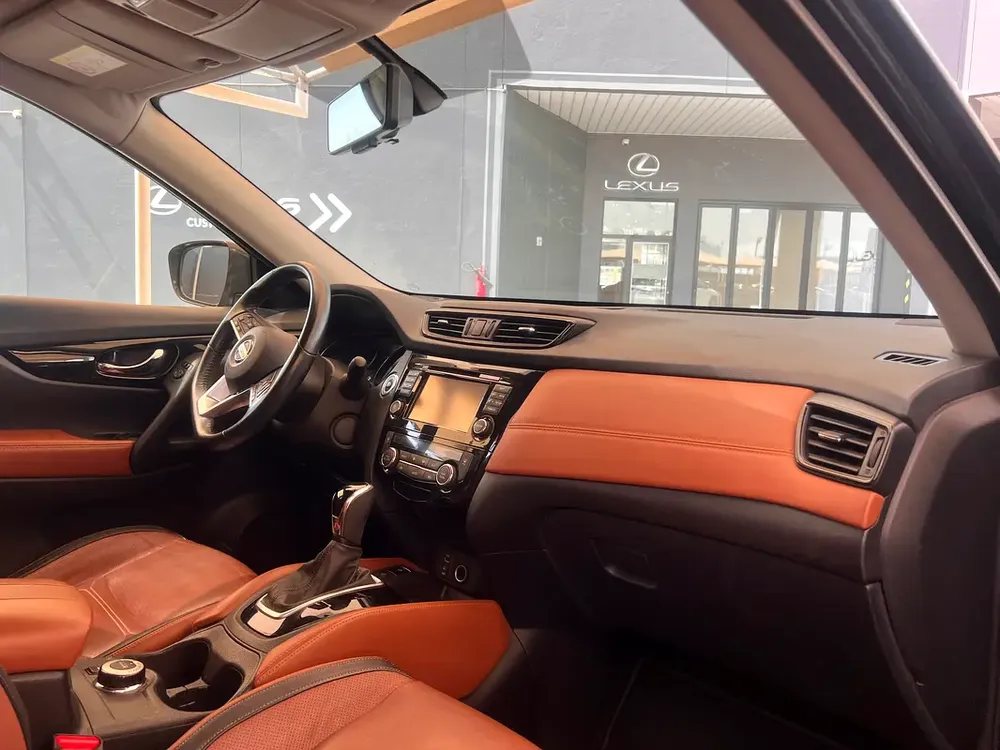 Nissan X-Trail 2018 SL GCC Specs - Fully Loaded Panoramic Roof - Image 5
