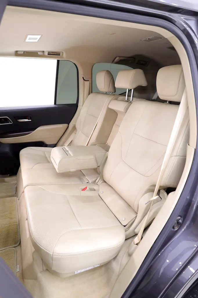 LAND CRUISER GXR GCC TWIN TURBO V6 - PERFECT CONDITION - Image 15