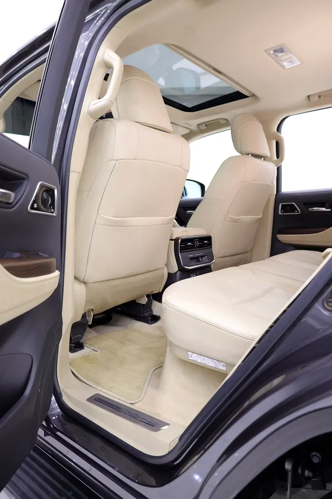 LAND CRUISER GXR GCC TWIN TURBO V6 - PERFECT CONDITION - Image 16