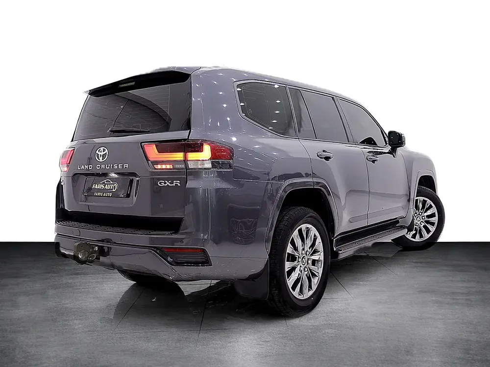 LAND CRUISER GXR GCC TWIN TURBO V6 - PERFECT CONDITION - Image 4