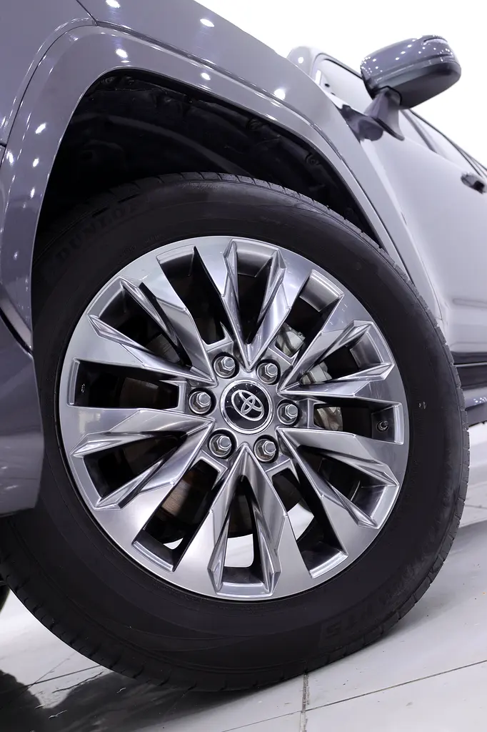 LAND CRUISER GXR GCC TWIN TURBO V6 - PERFECT CONDITION - Image 7