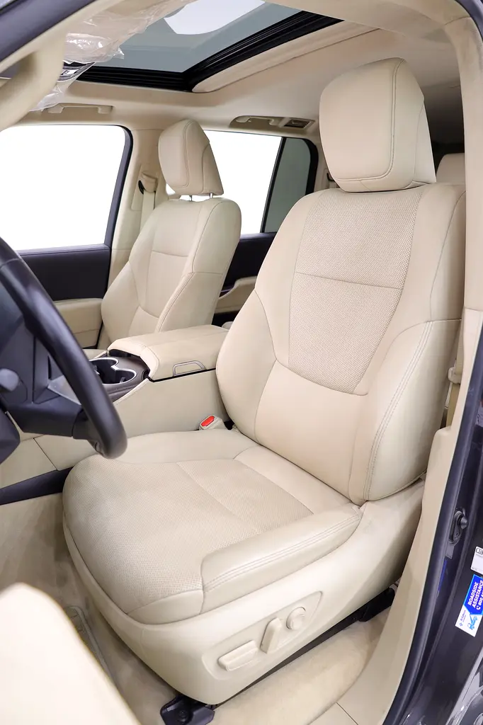 LAND CRUISER GXR GCC TWIN TURBO V6 - PERFECT CONDITION - Image 8