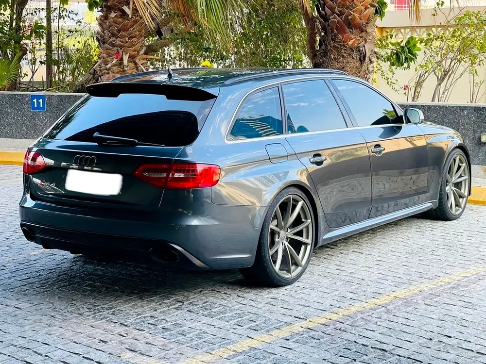 2014 RS 4 GCC LOW KM - Image 4