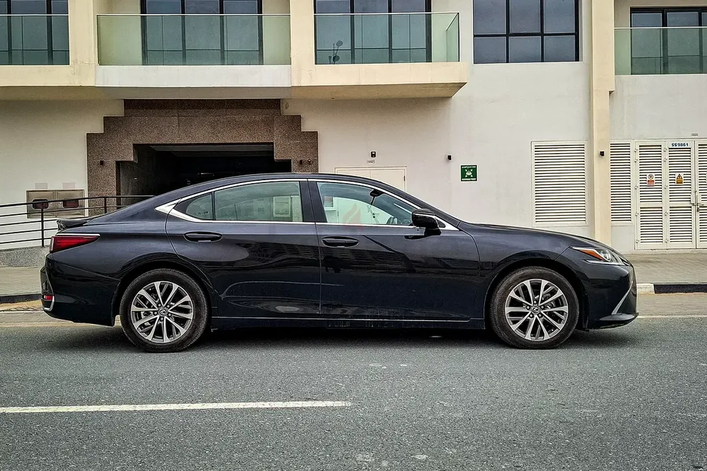 AED 1793/month | 2023 Lexus ES-Series ES 300h | GCC Specs | Ref#450557 - Image 4