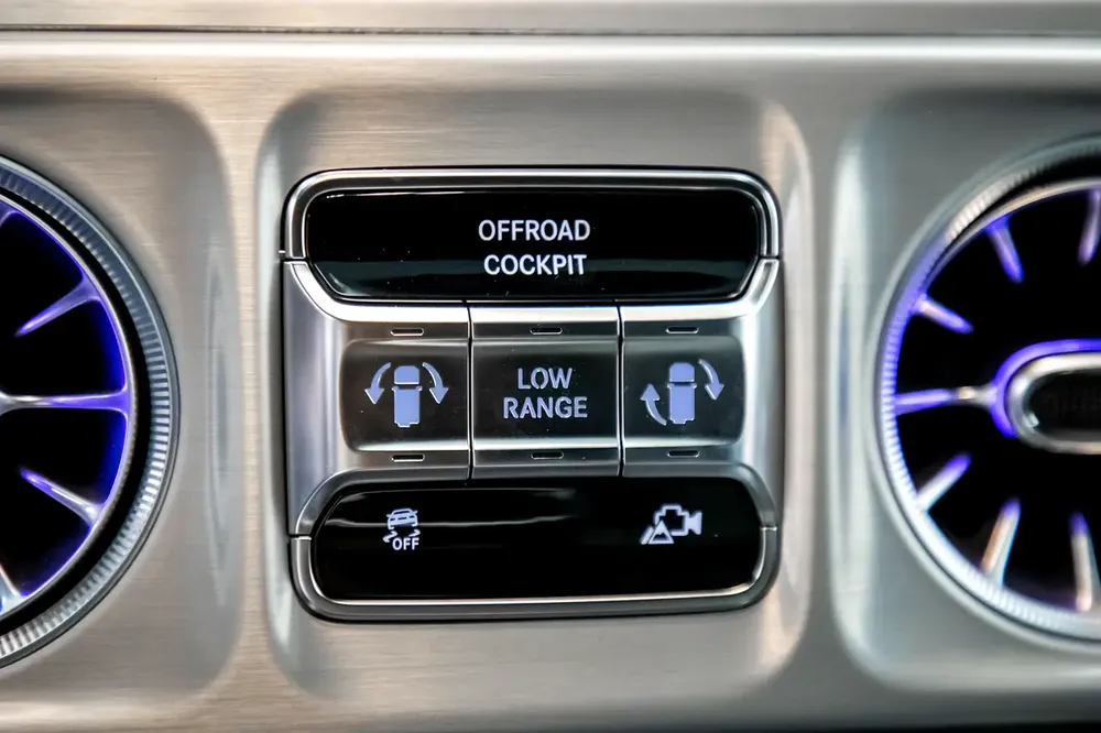 2025 MERCEDES BENZ EQG G580 EXCLUSIVE LINE WITH WARRANTY - Image 10