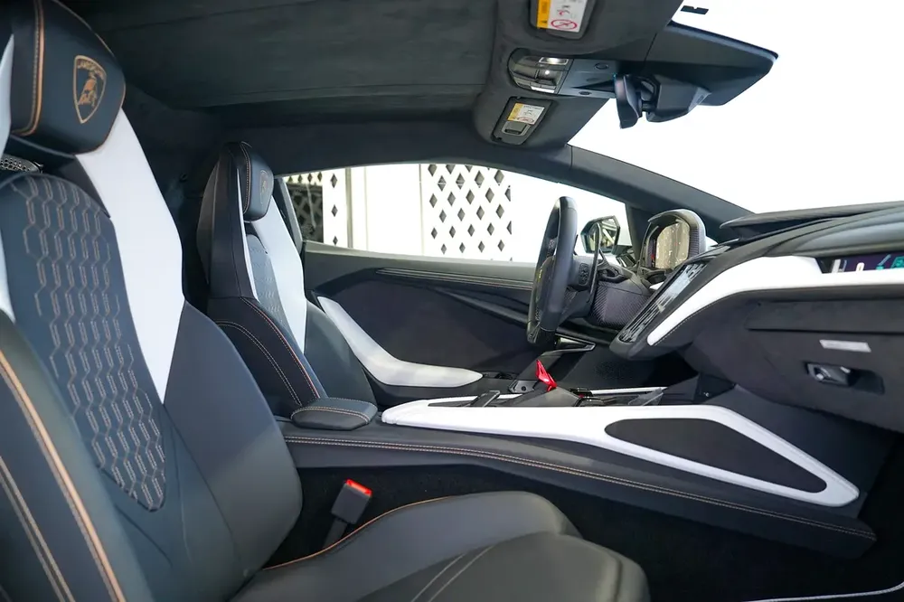 2 YEARS WARRANTY + SERVICE TILL APRIL 2030 | MATT CARBON INTERIOR | CARBON EXTERIOR | REVUELTO - Image 13
