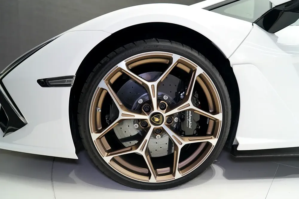 2 YEARS WARRANTY + SERVICE TILL APRIL 2030 | MATT CARBON INTERIOR | CARBON EXTERIOR | REVUELTO - Image 17